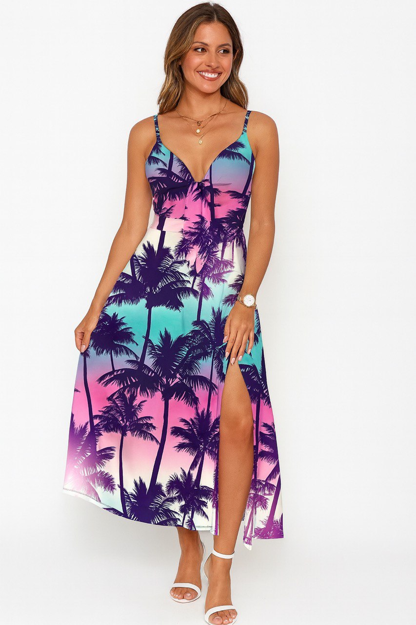 Midnight Elegance β Sleek Black Halter Dress for Bold Evenings